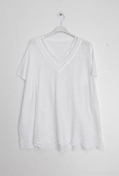 Picture of CURVY GIRL COTTON TOP WITH EYELITS AND EMBROIDERY